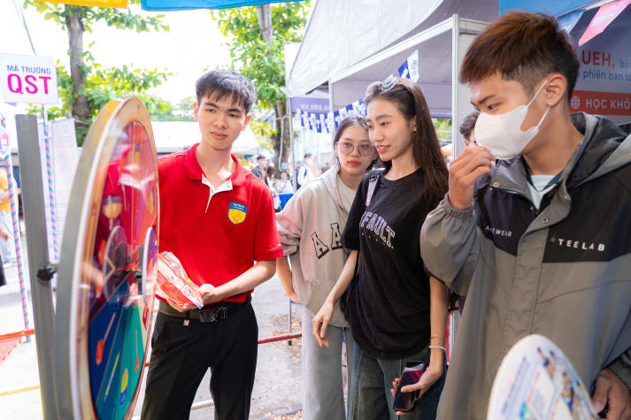 HUTECH “phủ vàng” Ngày hội Tư vấn tuyển sinh - hướng nghiệp 2026 tại Cần Thơ, mang đến loạt thông tin đắt giá cho thí sinh 103