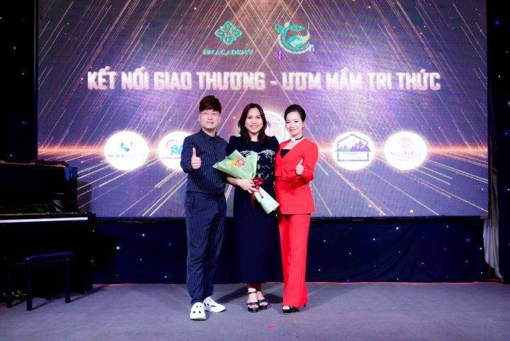 Sinh viên Viện Âm nhạc và Nghệ thuật HUTECH tham gia biểu diễn văn nghệ gây quỹ học bổng cho học sinh, sinh viên vượt khó tại Phan Thiết 21