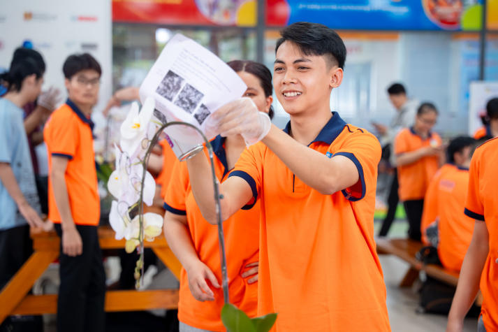 “Khoác áo mới” cho hoa lan: Hành trình sáng tạo của sinh viên Công nghệ sinh học 61