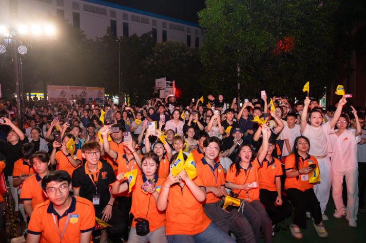 [Video] Đêm Gala Chào đón tân sinh viên HUTECH: Khi ngọn lửa đam mê được truyền từ những người dám ước mơ 124
