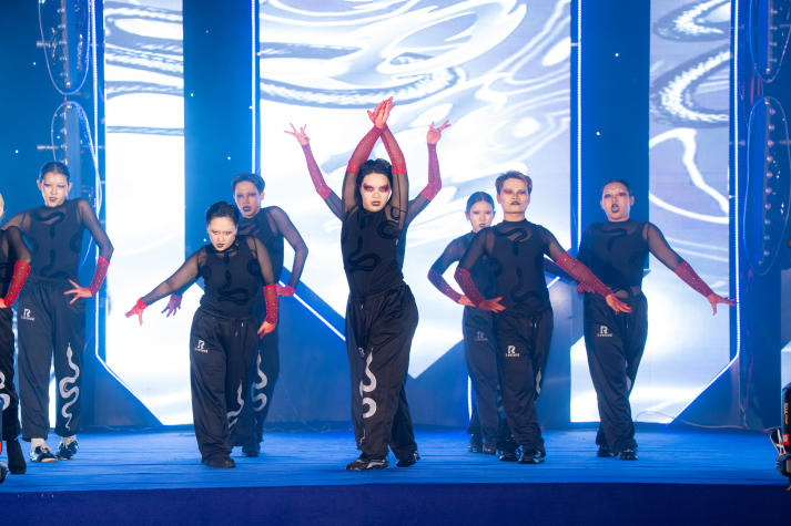 [Video] Đêm Gala Chào đón tân sinh viên HUTECH: Khi ngọn lửa đam mê được truyền từ những người dám ước mơ 67