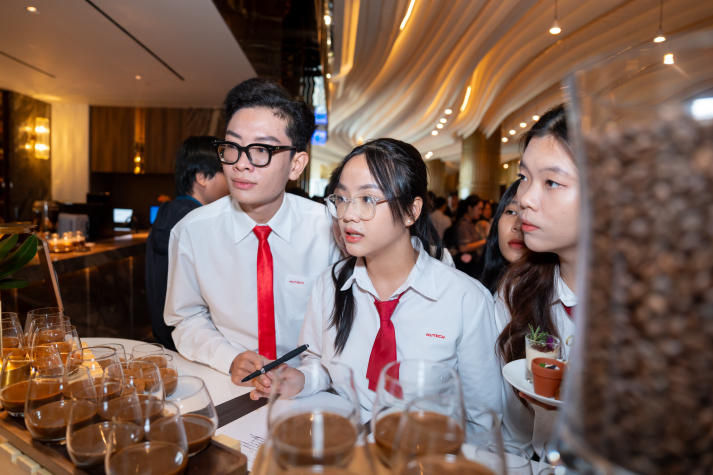 ​[Video] Sinh viên Quản trị khách sạn "chạm ngõ" ngành nghề cùng JW Marriott Hotel & Suites SaiGon 19