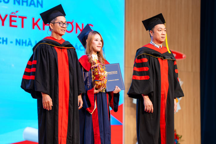 383 tân Cử nhân HUTECH chính thức tốt nghiệp, sẵn sàng chinh phục chặng đường mới 80