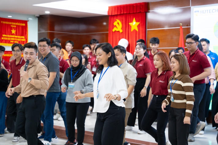 Khai mạc "Vietnam Study Tour Program 2024", sinh viên HUTECH có cơ hội giao lưu quốc tế cùng giảng viên và sinh viên UNIMAS 208