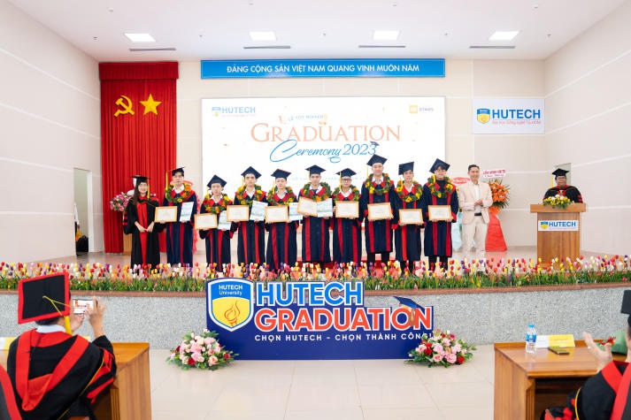 Nhiều cung bậc cảm xúc đáng nhớ tại những ngày cuối của Lễ Trao bằng tốt nghiệp tháng 12/2023 65