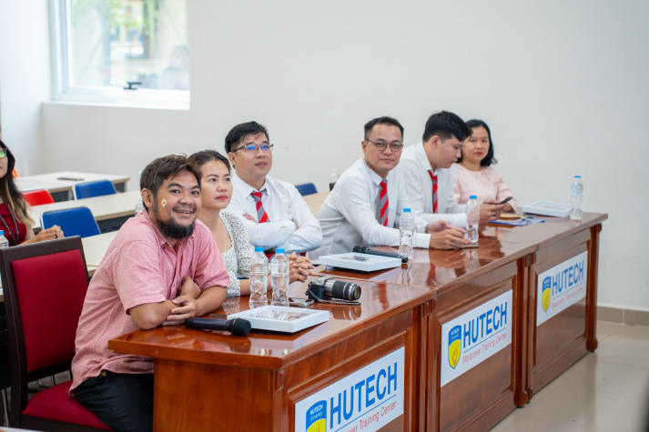 Chung kết HUTECH Photo Awards 2025: Không gian ảnh đặc biệt chào tuổi 30 rực rỡ của HUTECH 18