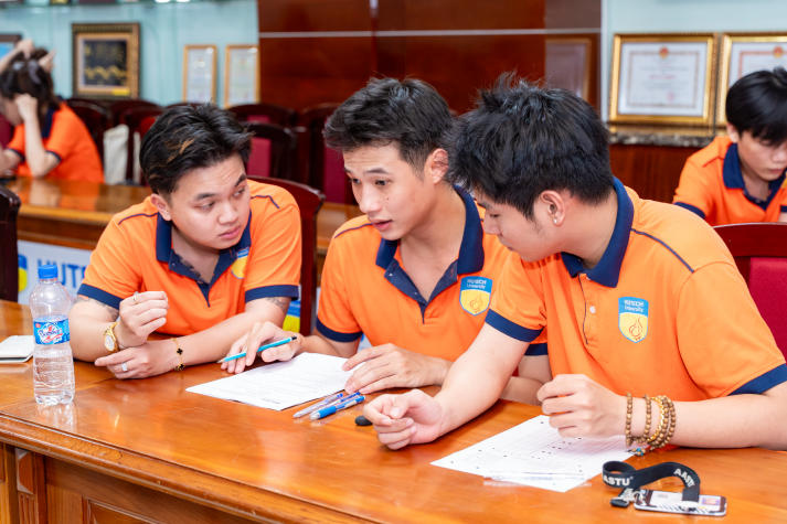 Top 12 đội thi chính thức bước vào vòng Tăng tốc cuộc thi “HUTECH HRM Challenge” 2025 30