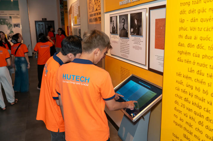 Sinh viên Viện Khoa học Ứng dụng chạm lịch sử, bồi đắp lý tưởng sống 48