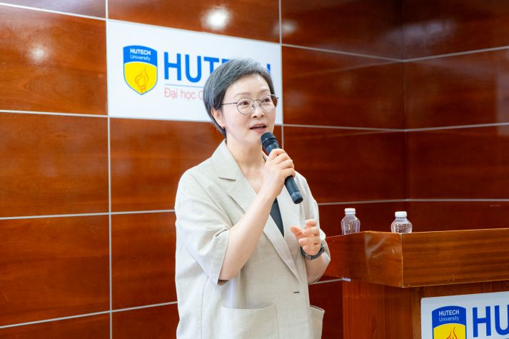 Sinh viên Khoa Hàn Quốc học khám phá “đòn bẩy” đưa doanh nghiệp Hàn Quốc vươn tầm toàn cầu 13