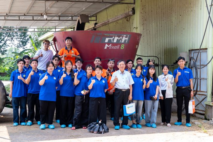 Tân sinh viên Thú y công nghệ số khám phá công nghệ chăn nuôi, mở góc nhìn chăm sóc sức khỏe thú cưng 7