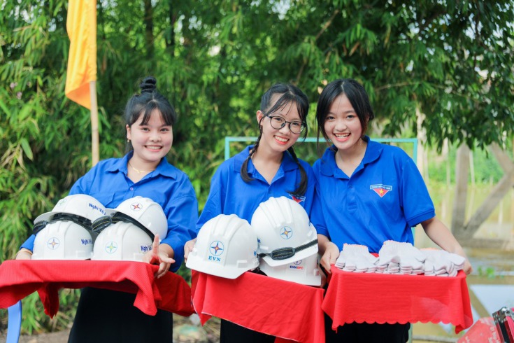 Mùa hè xanh HUTECH 2023: Khởi công 2 công trình giao thông quan trọng tại mặt trận tỉnh Đồng Tháp 64