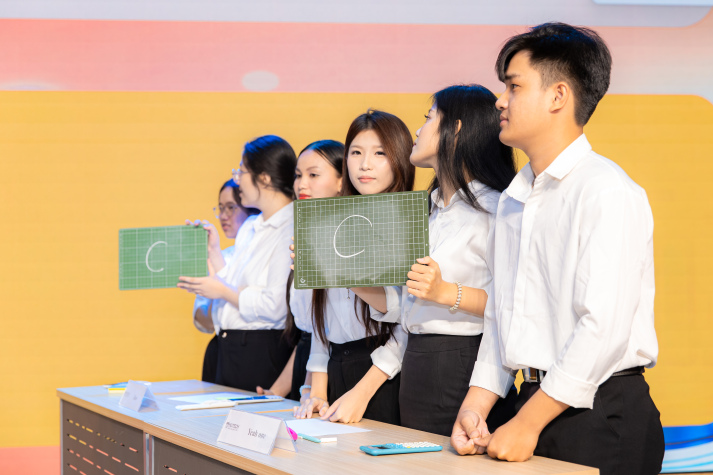 Tranh tài thống kê và kinh tế lượng, sinh viên Khoa Quản trị kinh doanh tìm lời giải kinh doanh 22