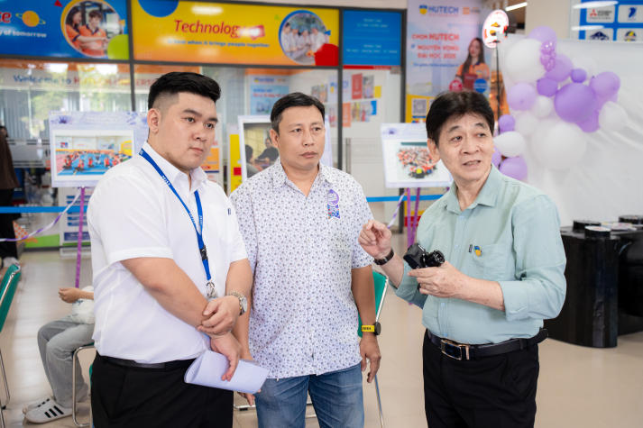 Sinh viên Khoa Quản trị kinh doanh giành giải Quán quân HUTECH Photo Contest “Beloved Teacher 2025” 63