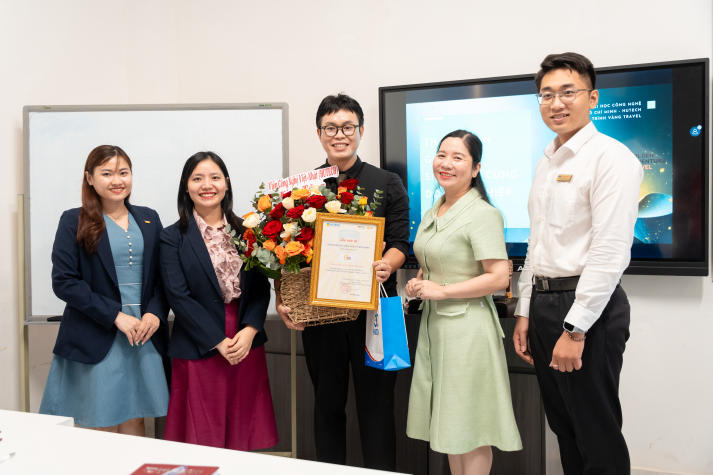 Sinh viên năm nhất ngành Du lịch VJIT định hướng nghề cùng Hành Trình Vàng Travel 6