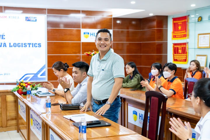 Sinh viên VKIT tìm hiểu nghề Xuất nhập khẩu và Logistics qua hội thảo 16