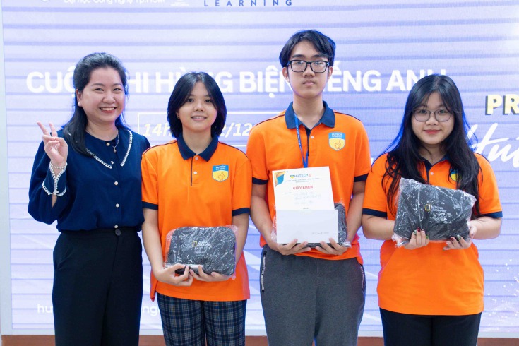 Sinh viên khoa Công nghệ thông tin giành Giải nhất cuộc thi hùng biện tiếng Anh “Proud to be HUTECH- ers” 97
