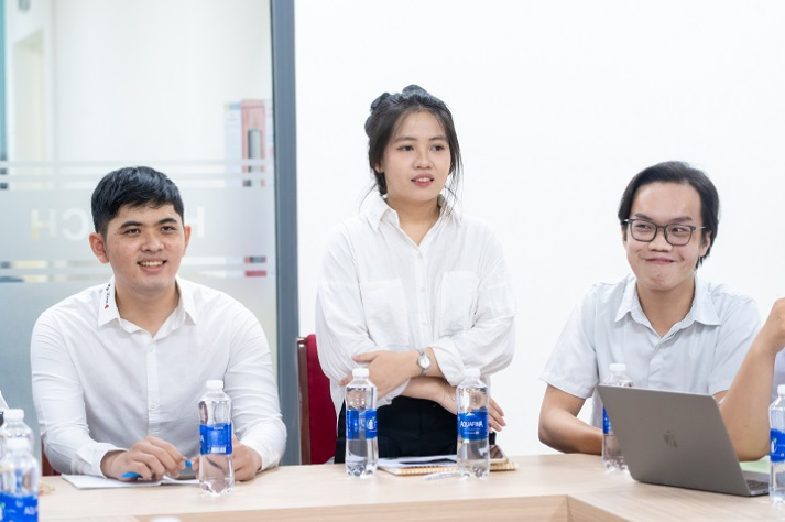 Business Administration students approach global economic policy with expert from Marquette University 48