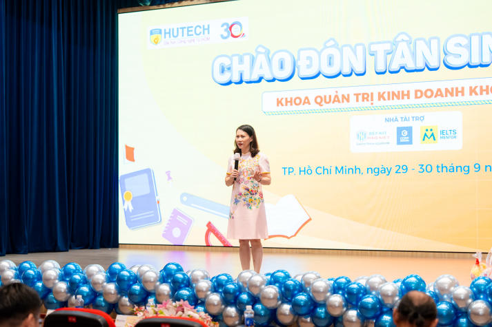 Khoa Quản trị kinh doanh chào đón tân sinh viên khoá 2025: Sẵn sàng hội nhập, vững bước tương lai 20