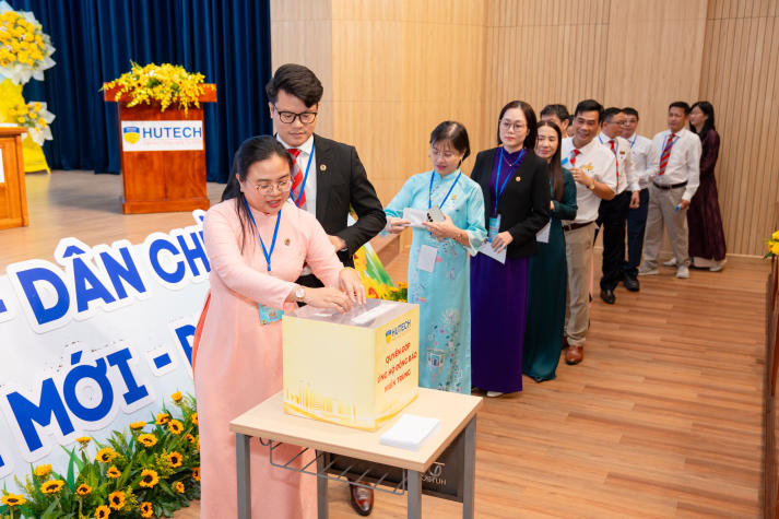 Đại hội Công đoàn HUTECH khóa XI, nhiệm kỳ 2025-2030: Khát vọng đổi mới, hướng đến tổ chức vững mạnh 318