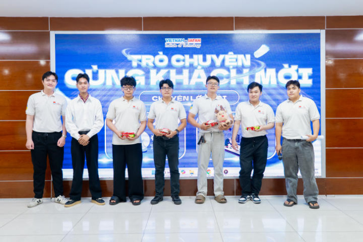 Một buổi sinh hoạt, nhiều bước chuẩn bị cho hành trình nghề nghiệp của sinh viên VJIT 87