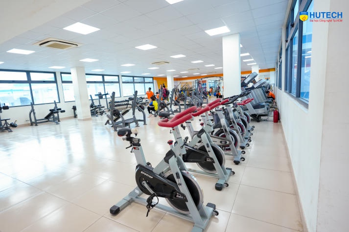 Sinh viên HUTECH thoả sức rèn luyện thể chất tại hệ thống phòng gym đa năng, hiện đại 25