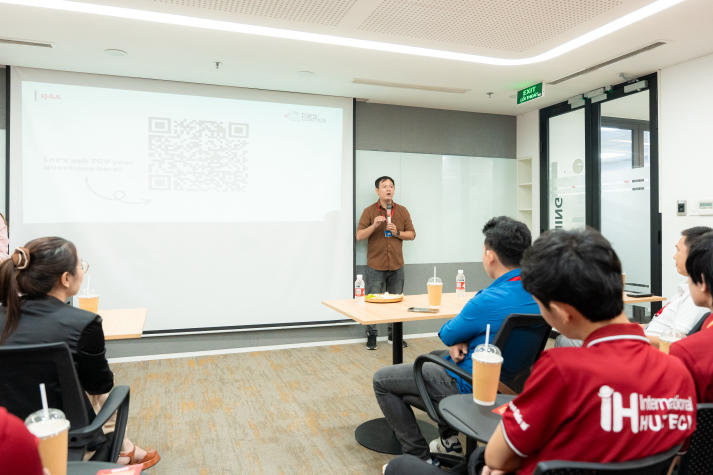 Sinh viên I-HUTECH hiểu nghề, rèn kỹ năng, mở rộng tầm nhìn qua chuyến tham quan Transcosmos Việt Nam 61