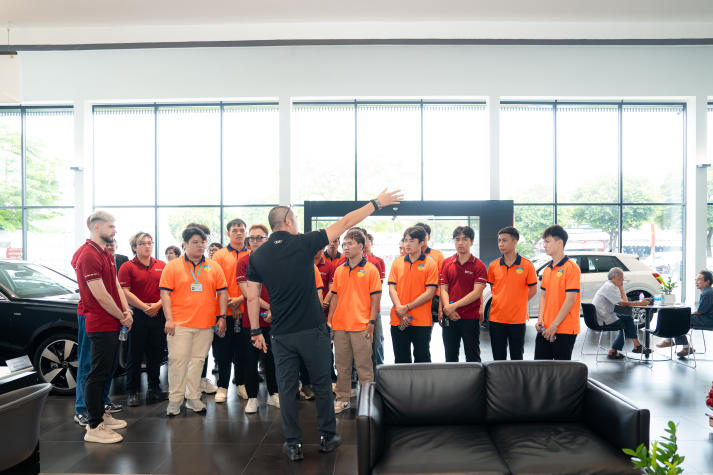 [Video] Sinh viên Công nghệ kỹ thuật ô tô khám phá công nghệ hiện đại tại Showroom Audi Tân Bình 37