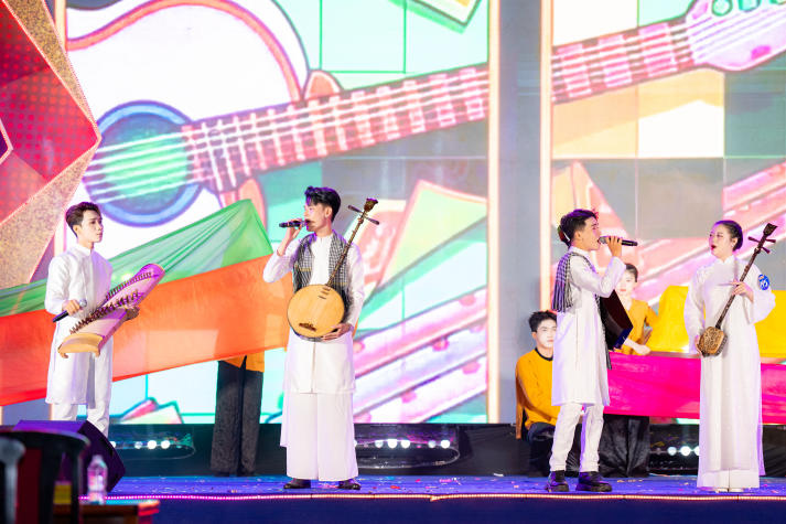 [Video] Rực rỡ đêm Chung kết HUTECH’s Got Talent 2026: Đại tiệc âm nhạc và ánh sáng mãn nhãn 112