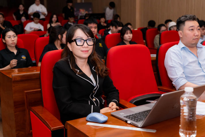 “Phù thủy sân khấu” HUTECH hiện thực hóa ý tưởng thành mô hình sân khấu sống động 55