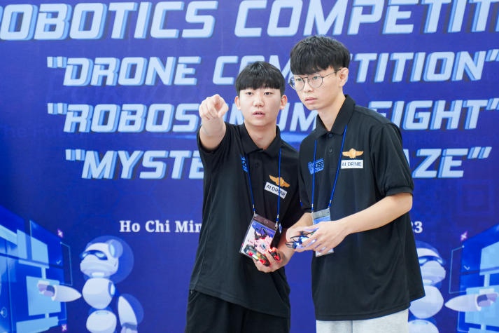 Cuộc thi học thuật “Robotics competition” thu hút đông đảo sinh viên Viện Kỹ thuật tranh tài 68