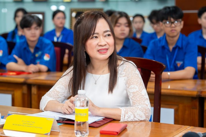 HUTECH welcomes Deputy Minister of Higher Education of the Republic of Cuba, strengthening international collaboration in education and research 56