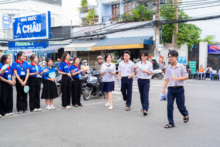 Tuổi trẻ HUTECH tiếp sức mùa thi 2025: Lan tỏa yêu thương, đồng hành cùng sĩ tử 24
