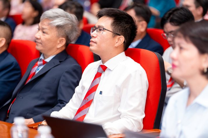HUTECH khai giảng năm học 2026-2027, đồng hành cùng sinh viên kiến tạo những giá trị bền vững 39
