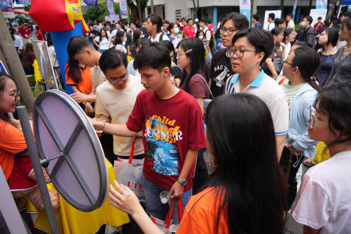 HUTECH cùng sĩ tử 2k8 tháo gỡ băn khoăn chọn Trường tại Ngày hội lựa chọn nguyện vọng xét tuyển 2026 110