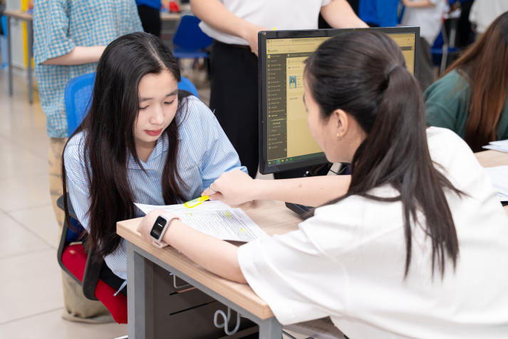 Ấn tượng ngày nhập học: HUTECH chào đón tân sinh viên bằng sự chuyên nghiệp và nhiệt tình 48