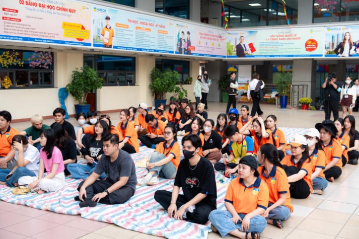 Sinh viên HUTECH tự tay thực hiện Dự án cộng đồng ý nghĩa “Tô màu bảng hiệu, kết nối yêu thương” 4