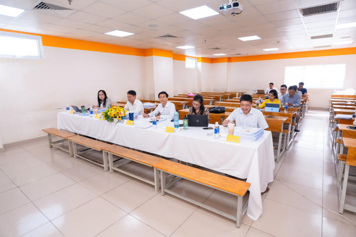 30 học viên HUTECH bảo vệ thành công luận văn/đề án Thạc sĩ ngành Luật kinh tế với nhiều đề tài mang giá trị ứng dụng 14