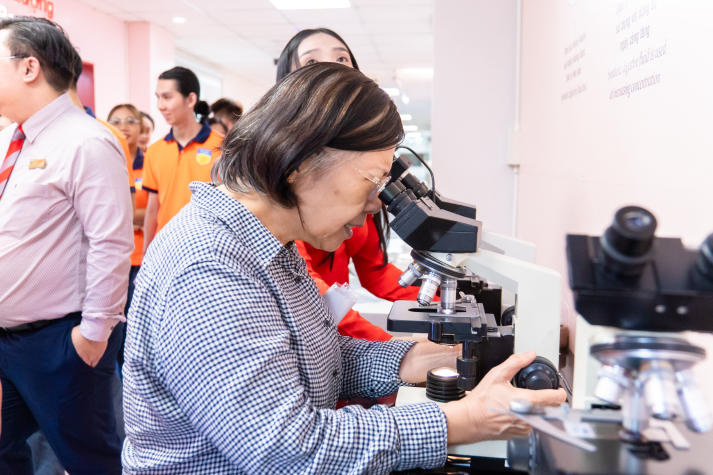 Sinh viên Công nghệ sinh học khám phá “hệ sinh thái lợi khuẩn” hiện đại tại Nhà máy Yakult Việt Nam 79