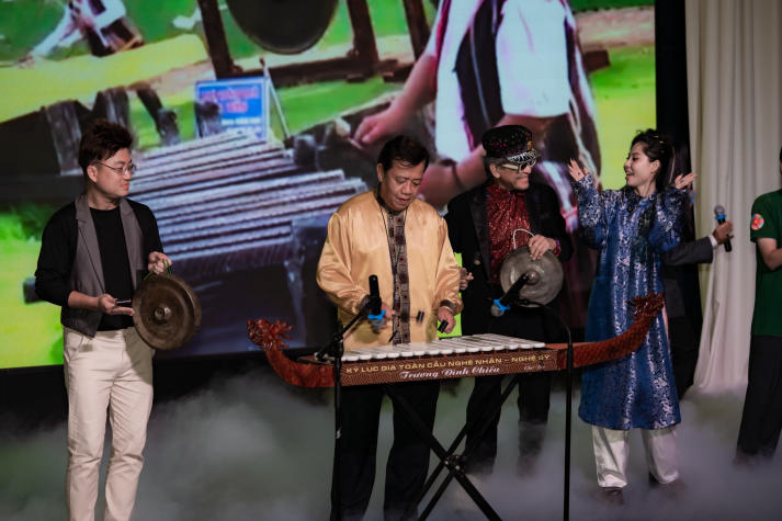 Sinh viên Viện Văn hóa - Nghệ thuật - Thể thao chung tay cùng đêm nhạc “Dệt Một Thời Đại” 66