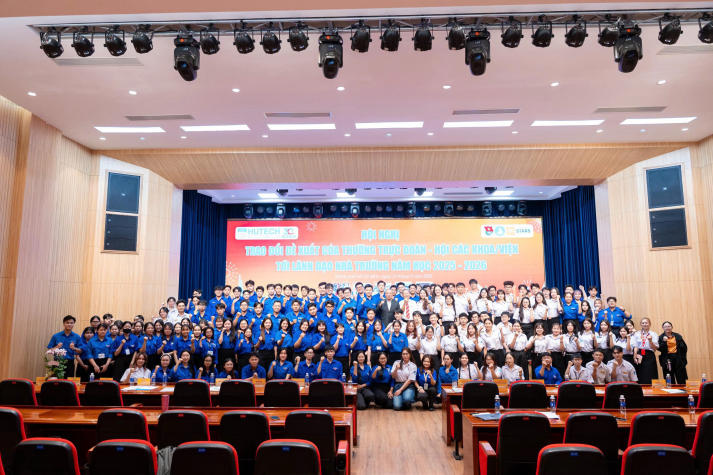 TS. Huỳnh Ngọc Anh gửi gắm kỳ vọng về thế hệ sinh viên bản lĩnh, sáng tạo và giàu khát vọng cống hiến 32