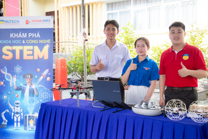 HUTECH mang trải nghiệm STEM đến Ngày hội Chuyển đổi số xã Tân Nhựt (TP.HCM) 25