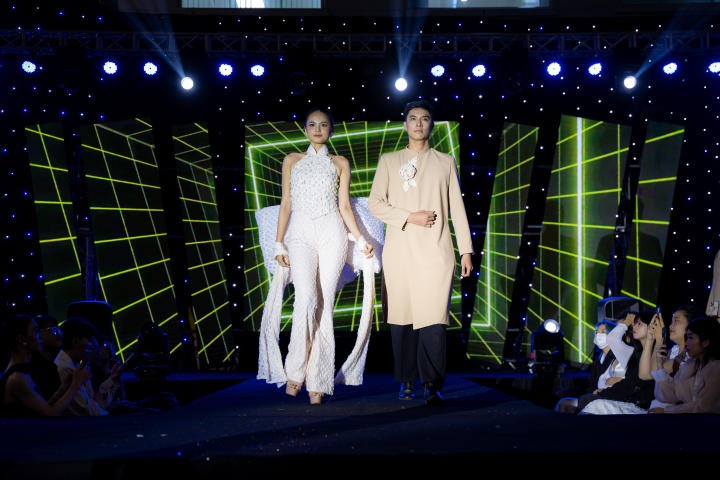 Sinh viên Quản trị sự kiện HUTECH mang sắc phục Việt lên sân khấu Fashion Show đầu tay 123