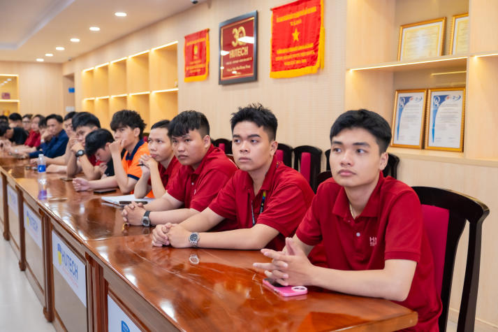 Sinh viên Viện Kỹ thuật "giải mã" điện áp cao xe điện, vững vàng bước vào ngành công nghiệp xanh 29