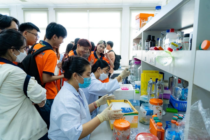 Sinh viên ngành Công nghệ sinh học HUTECH tham quan Trung tâm Công nghệ sinh học TP.HCM 63