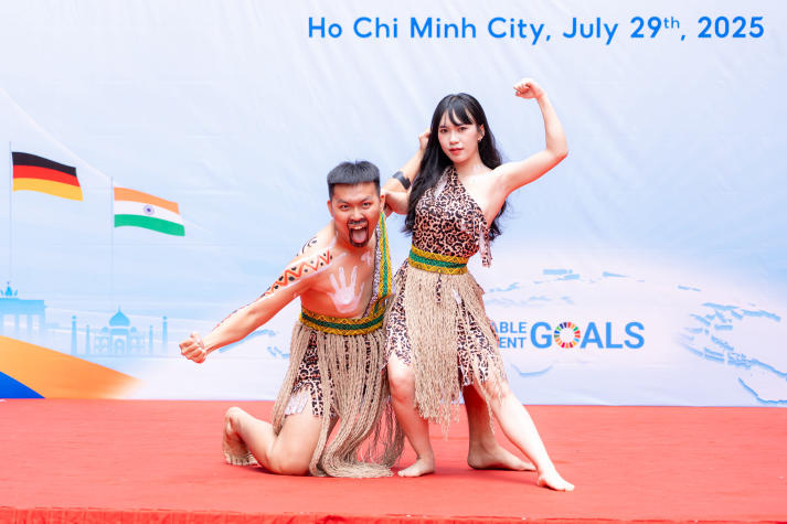 [Video] Sinh viên HUTECH “chạm” vào đa sắc văn hóa tại HUTECH Global Festival 2025 170