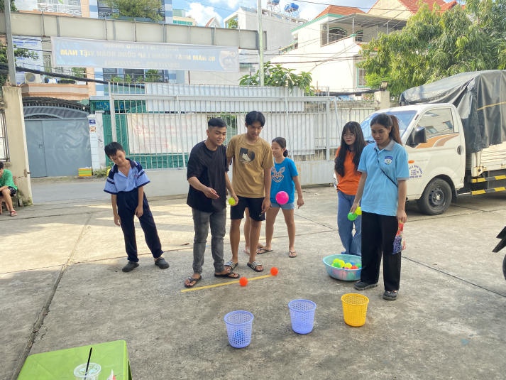 Sinh viên Khoa Điều dưỡng và Xét nghiệm lan tỏa yêu thương qua loạt hoạt động thiện nguyện 188