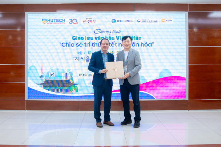 HUTECH and Incheon students engage in Vietnam-Korea cultural exchange 86