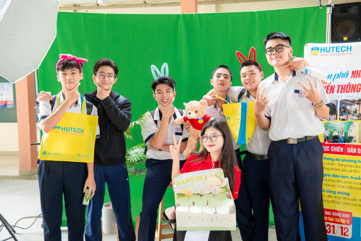 Check-in cực “xịn” cùng HUTECH: học sinh THPT khám phá không gian studio chuyên nghiệp 34