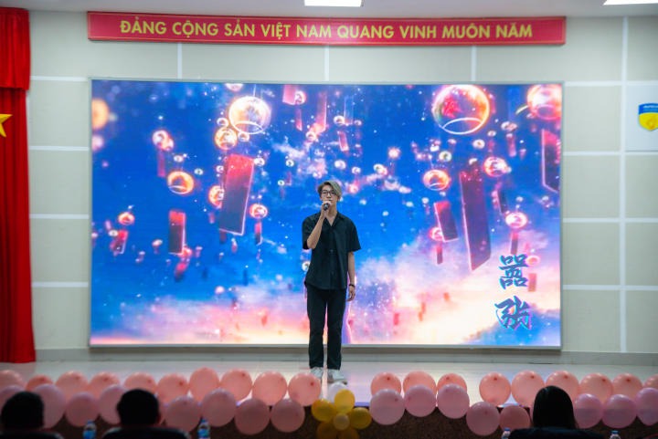 Thăng hoa cảm xúc với Chung kết cuộc thi hát tiếng Trung "华鼎好声音 - Sing! Hua Ding" tại HUTECH 37