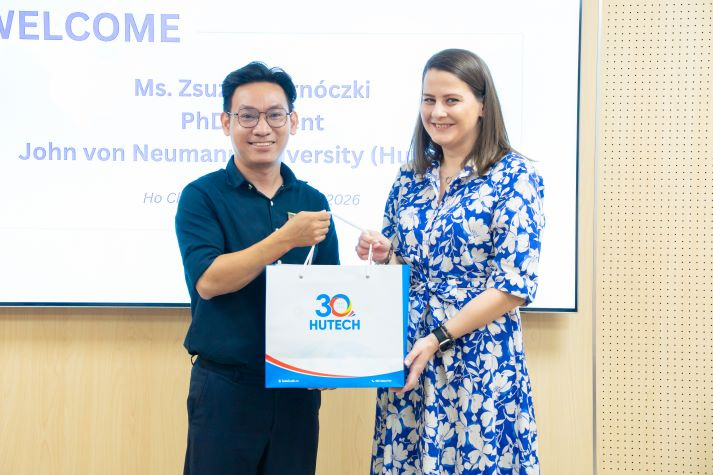 HUTECH kết nối học thuật cùng nghiên cứu sinh John von Neumann University (Hungary) 92
